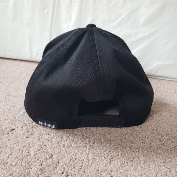 Etnies Skateboarding Classic Logo Black On Black Adult Snapback Hat Cap Grunge - Picture 2 of 4